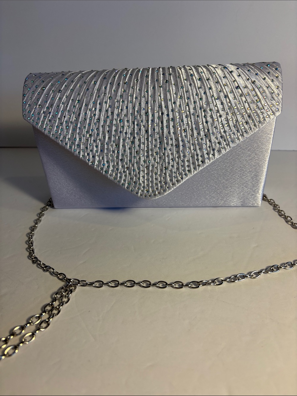 Elegant Silver Rhinestone Envelope Clutch with Chain